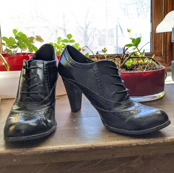 American Eagle Oxford Style Heels - Picture 1 of 3